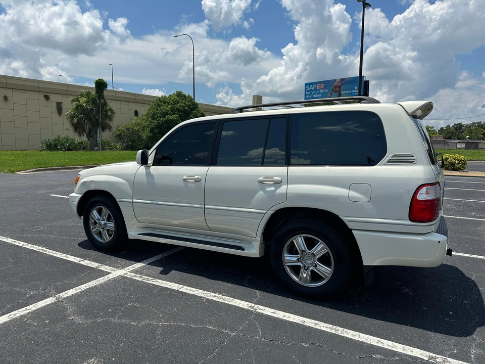 2001 Lexus LX 2nd Gen - Image 14 of 31