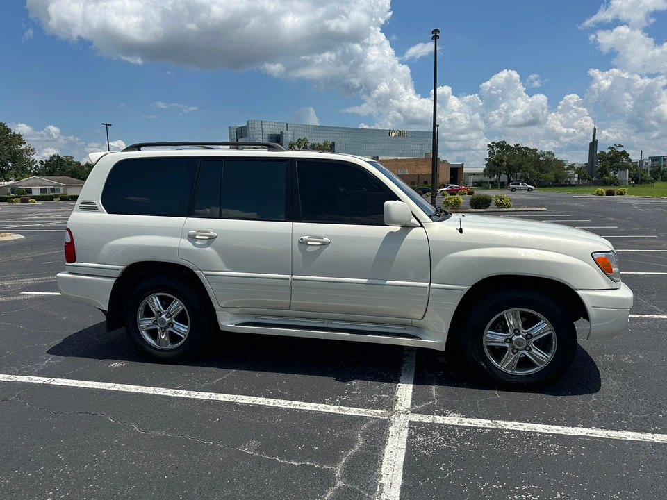 2001 Lexus LX 2nd Gen - Image 24 of 31