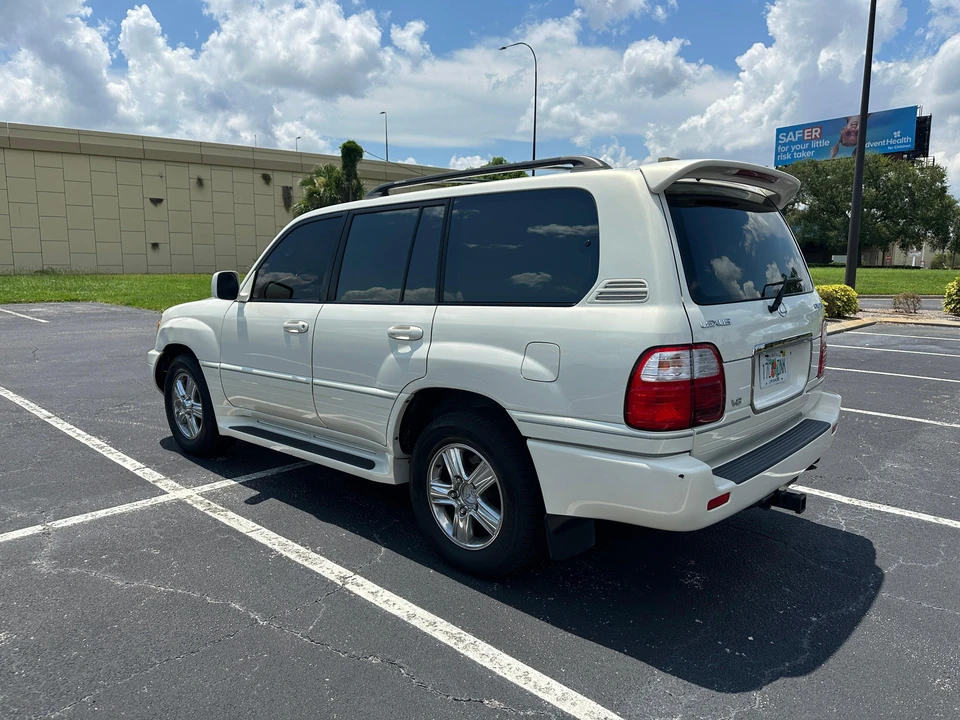 2001 Lexus LX 2nd Gen - Image 15 of 31