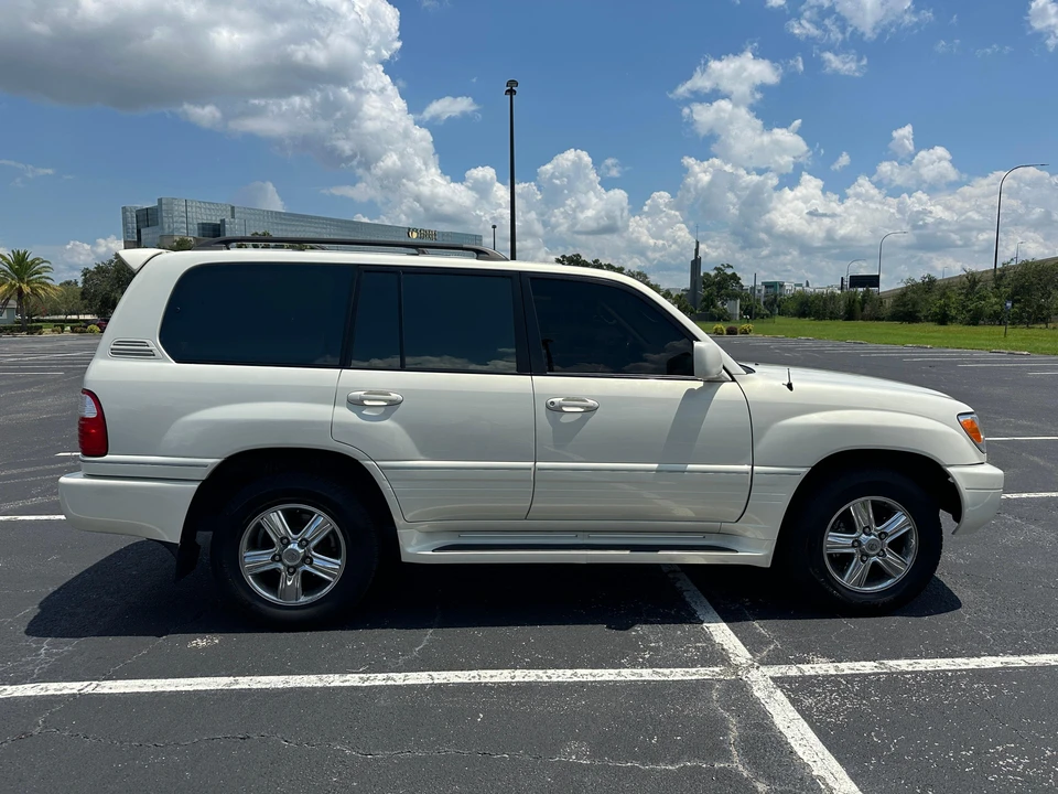 2001 Lexus LX 2nd Gen - Image 23 of 31
