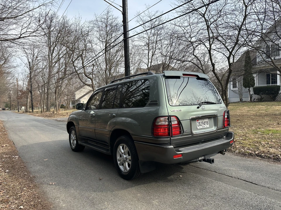 2001 Lexus LX 2nd Gen - Image 13 of 31