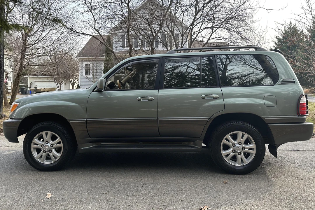 2001 Lexus LX 2nd Gen - Image 3 of 31