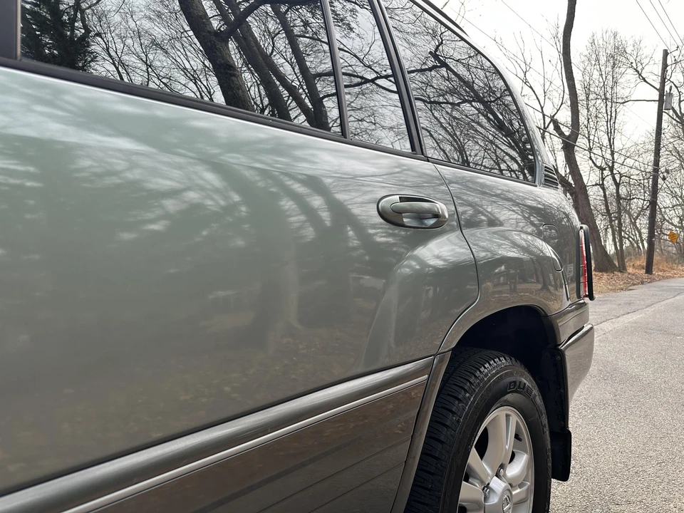 2001 Lexus LX 2nd Gen - Image 30 of 31