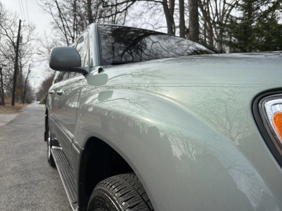 2001 Lexus LX 2nd Gen - Image 19 of 31