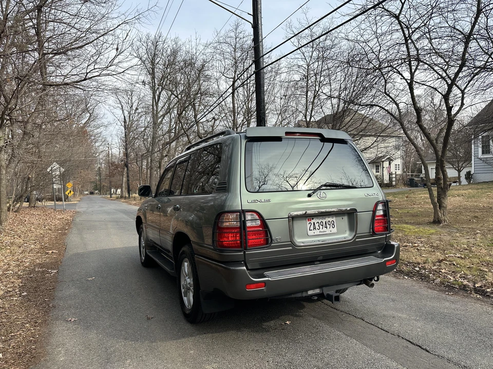 2001 Lexus LX 2nd Gen - Image 14 of 31