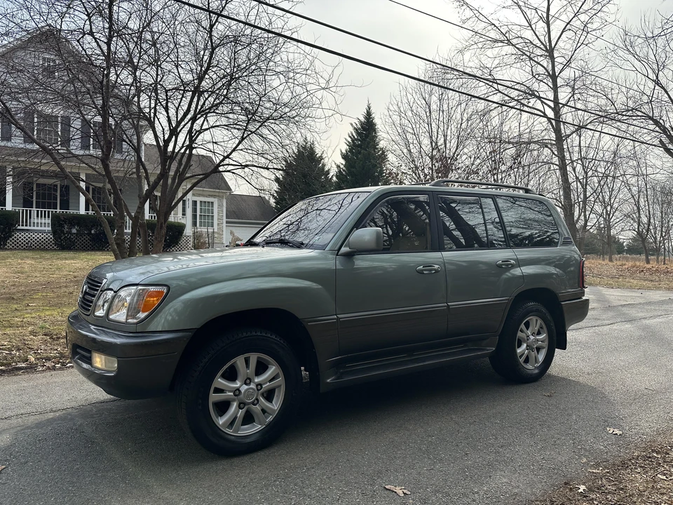 2001 Lexus LX 2nd Gen - Image 10 of 31