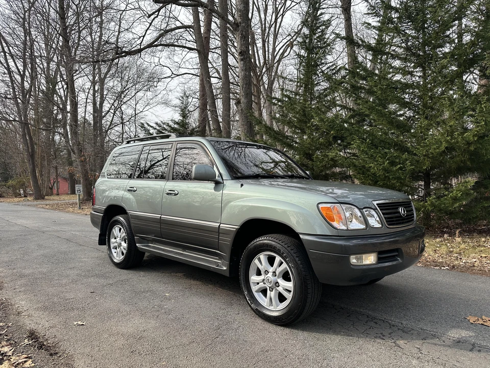 2001 Lexus LX 2nd Gen - Image 17 of 31