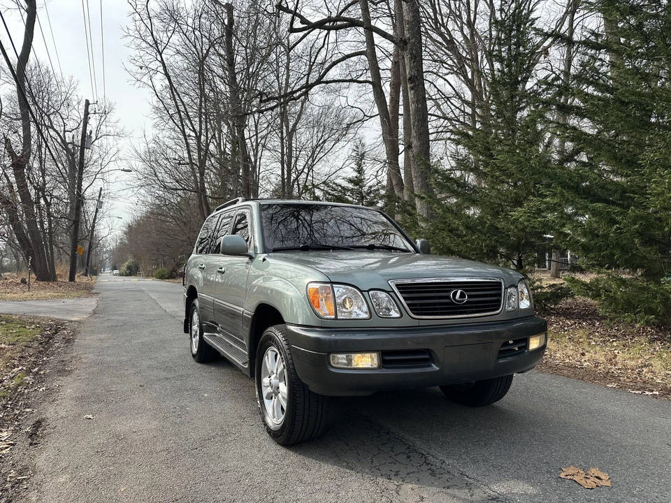 2001 Lexus LX 2nd Gen - Image 18 of 31