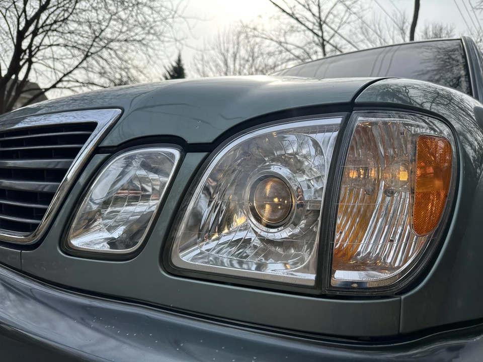 2001 Lexus LX 2nd Gen - Image 22 of 31