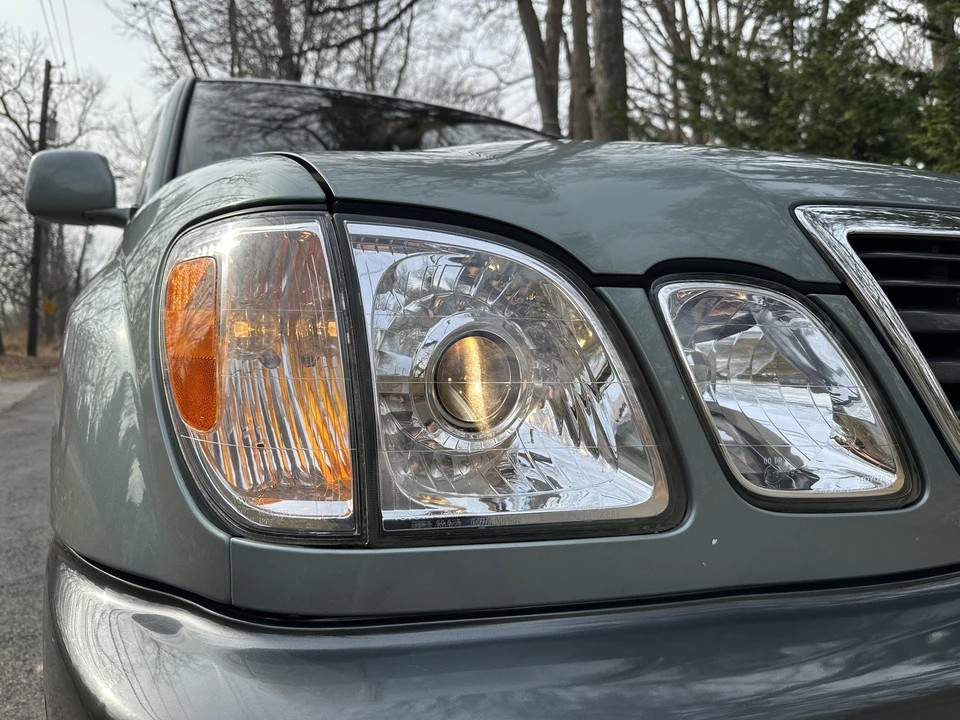 2001 Lexus LX 2nd Gen - Image 20 of 31