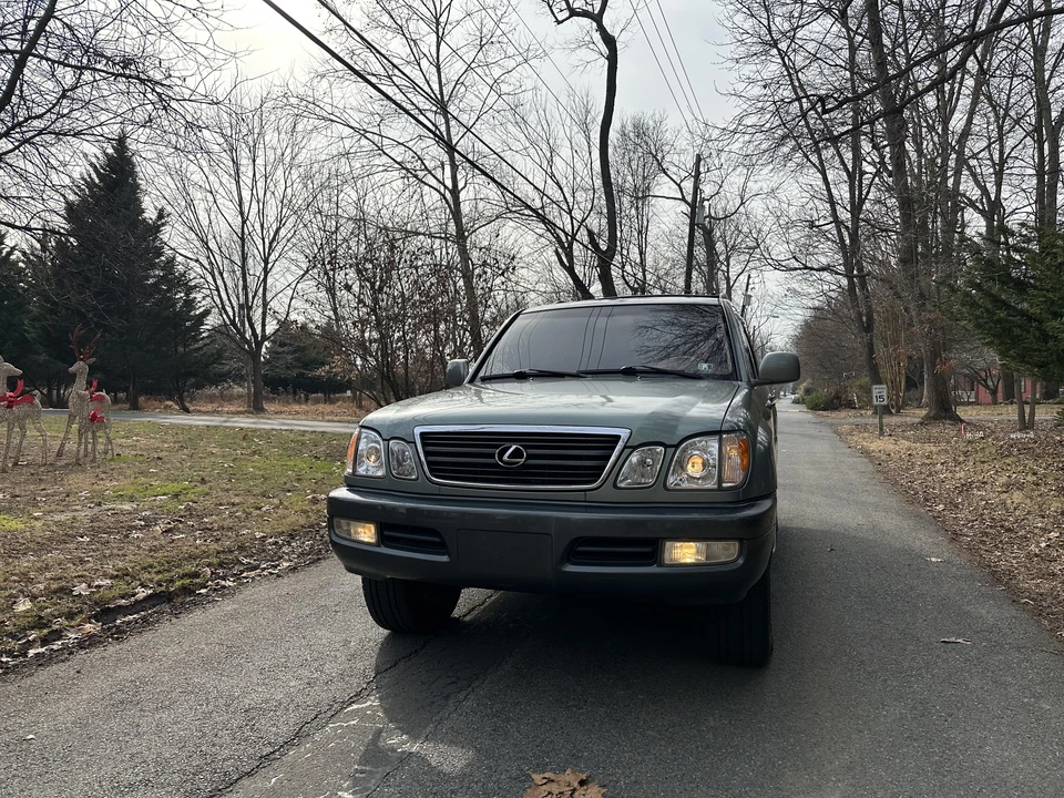 2001 Lexus LX 2nd Gen - Image 6 of 31