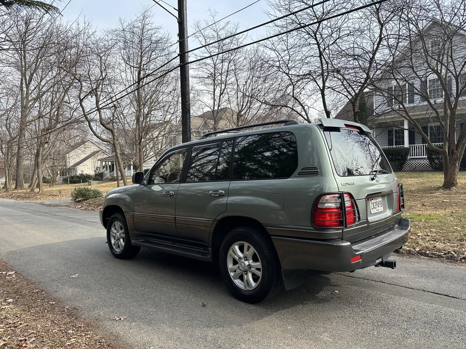 2001 Lexus LX 2nd Gen - Image 12 of 31