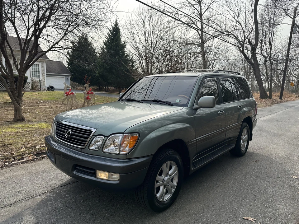 2001 Lexus LX 2nd Gen - Image 9 of 31