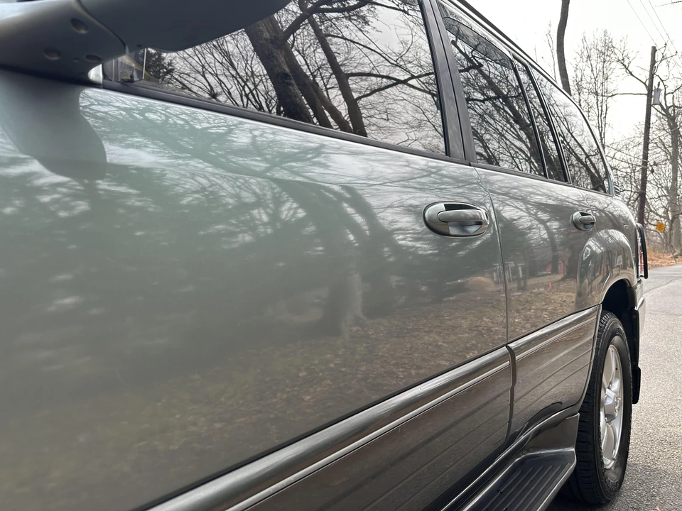 2001 Lexus LX 2nd Gen - Image 25 of 31
