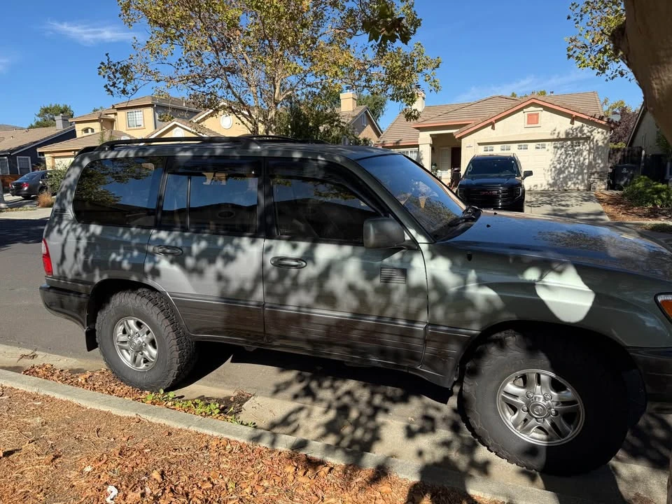 2001 Lexus LX 2nd Gen - Image 3 of 19