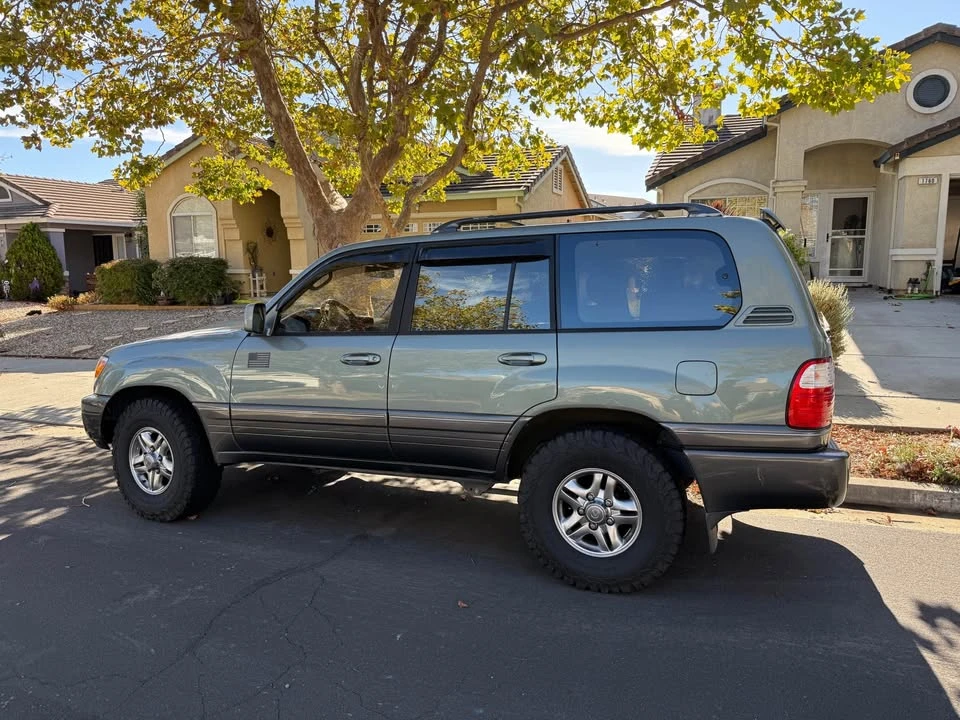 2001 Lexus LX 2nd Gen - Image 4 of 19