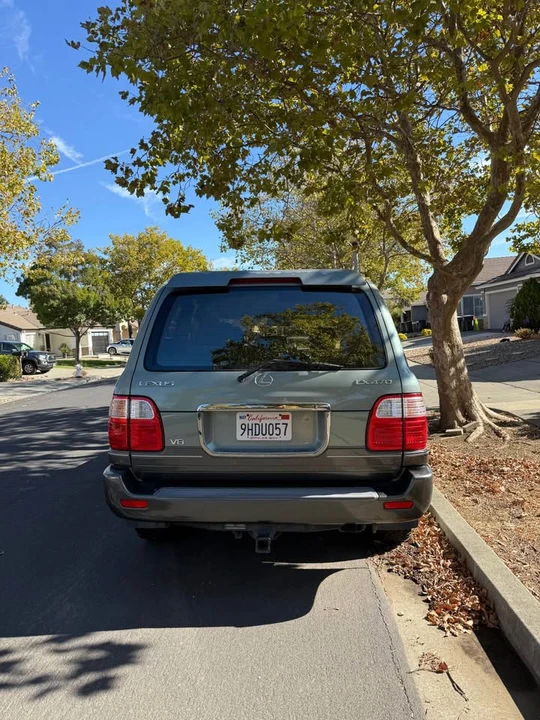 2001 Lexus LX 2nd Gen - Image 5 of 19