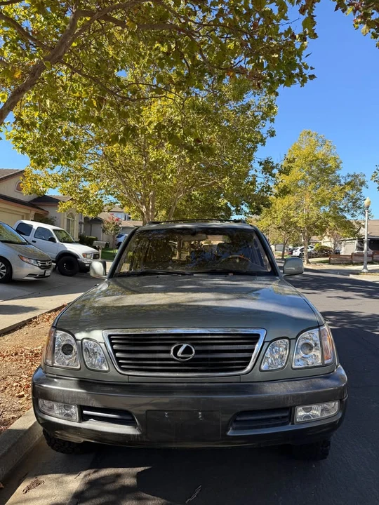 2001 Lexus LX 2nd Gen - Image 2 of 19