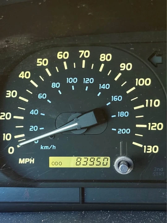 2001 Lexus LX 2nd Gen - Image 15 of 19