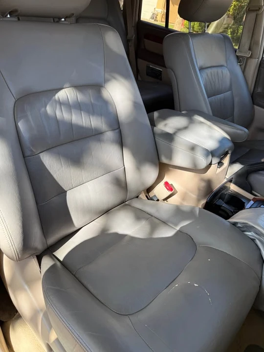 2001 Lexus LX 2nd Gen - Image 18 of 19