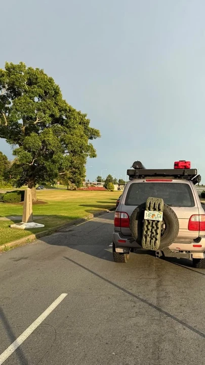 2001 Lexus LX 1st Gen - Image 5 of 19