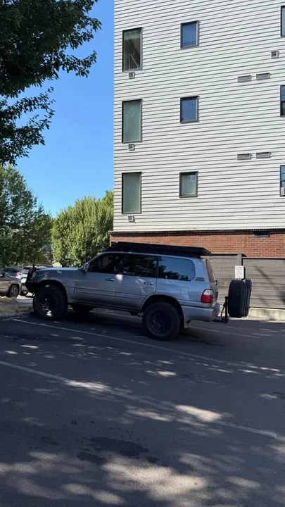 2001 Lexus LX 1st Gen - Image 6 of 19