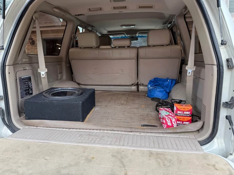 2001 Lexus LX 2nd Gen - Image 13 of 19