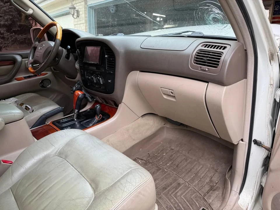 2001 Lexus LX 2nd Gen - Image 10 of 19