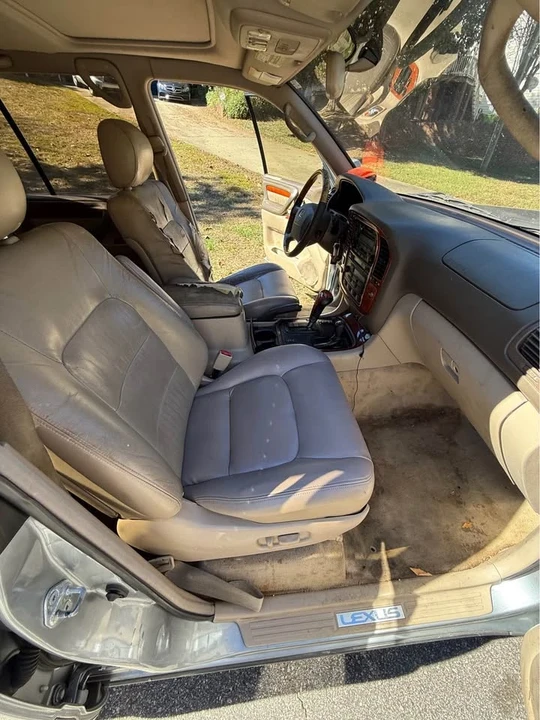 2001 Lexus LX 2nd Gen - Image 19 of 20