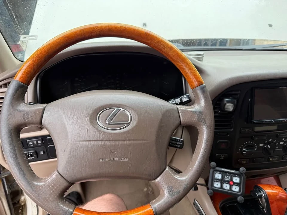 2001 Lexus LX 2nd Gen - Image 6 of 19