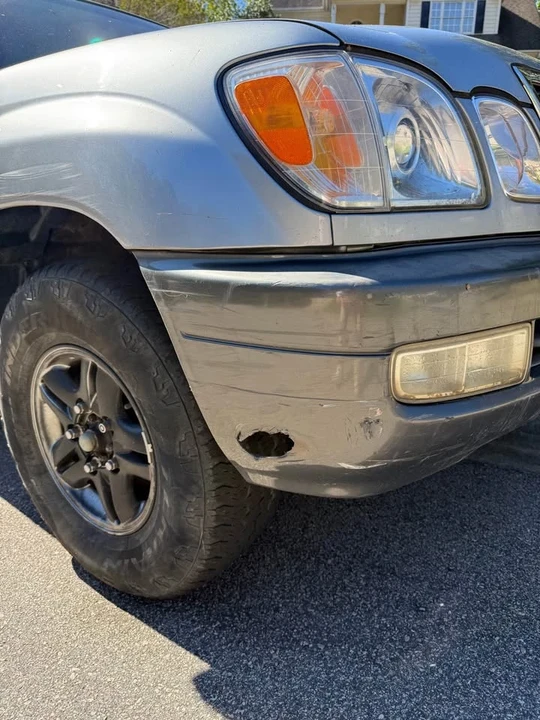 2001 Lexus LX 2nd Gen - Image 11 of 20