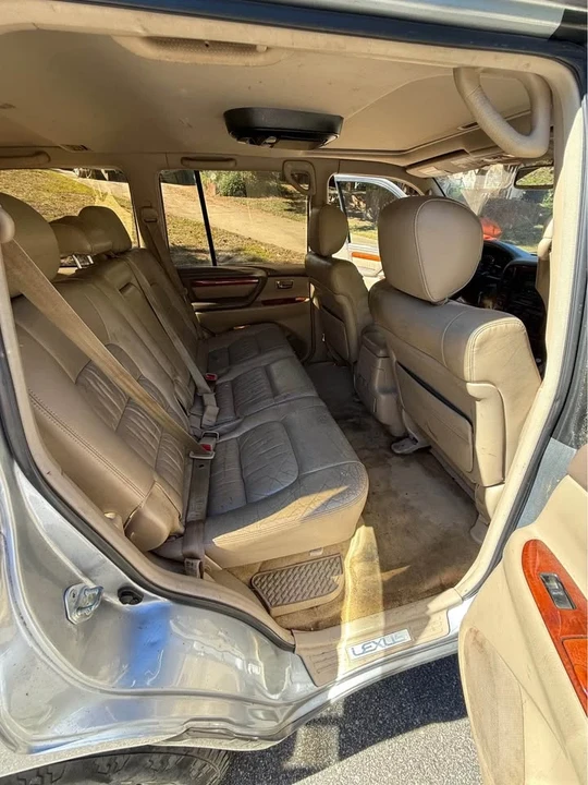 2001 Lexus LX 2nd Gen - Image 17 of 20