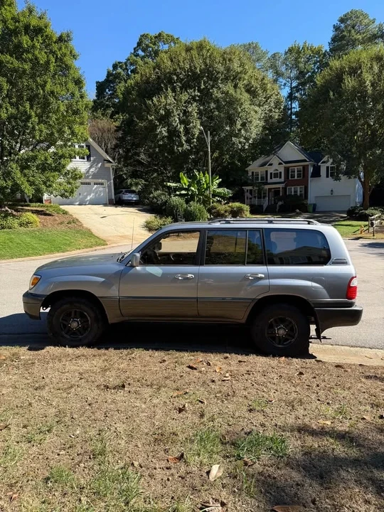 2001 Lexus LX 2nd Gen - Image 2 of 20