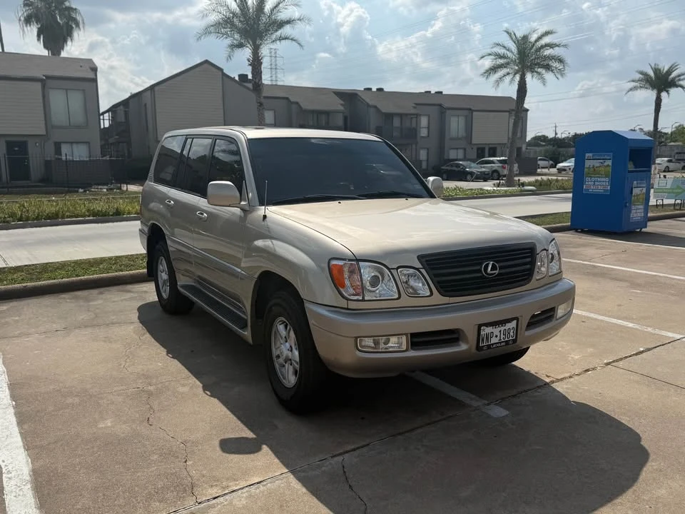 2001 Lexus LX 2nd Gen - Image 3 of 16