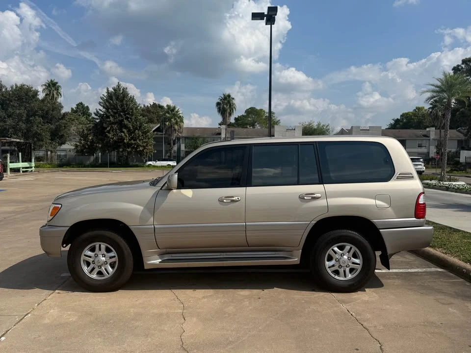 2001 Lexus LX 2nd Gen - Image 5 of 16