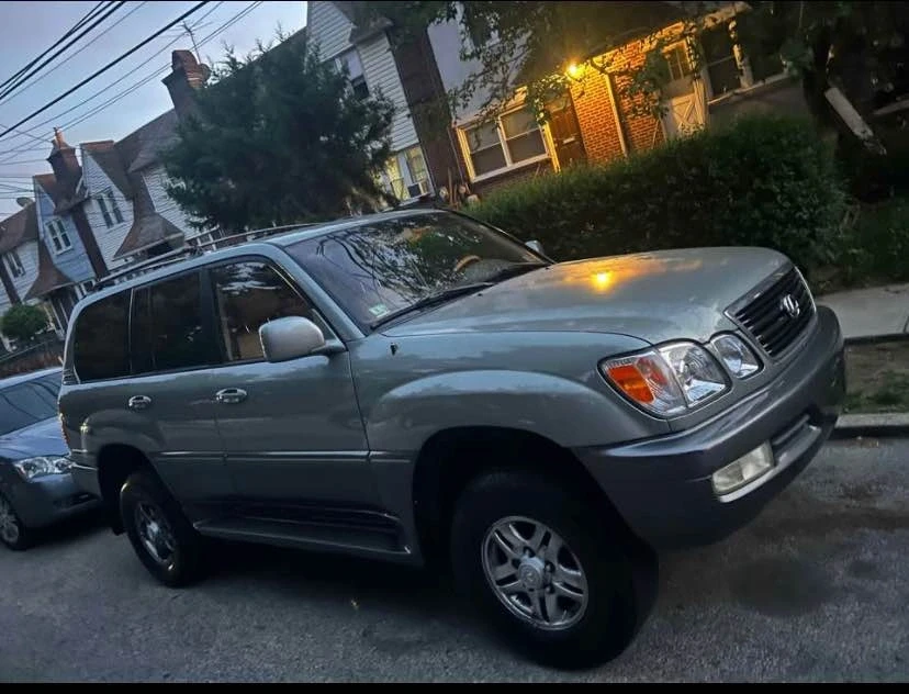 2001 Lexus LX 2nd Gen - Image 8 of 10