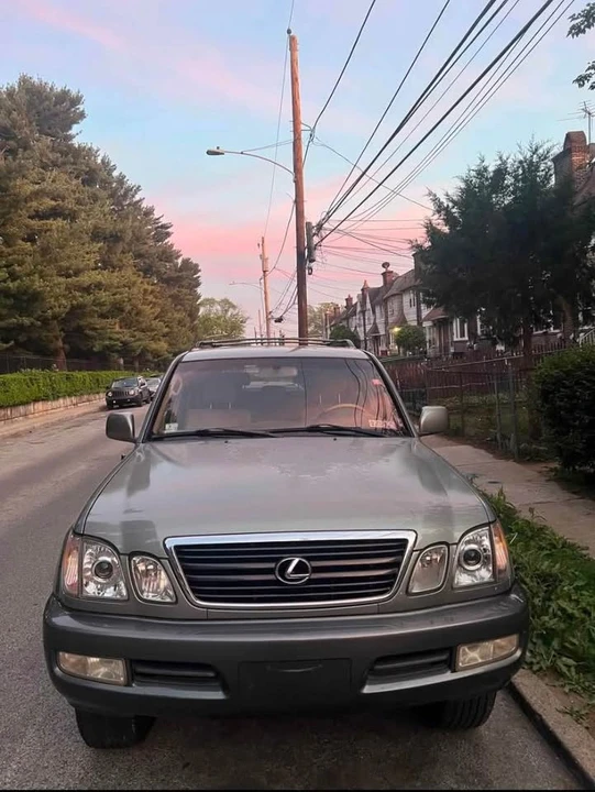 2001 Lexus LX 2nd Gen - Image 3 of 10