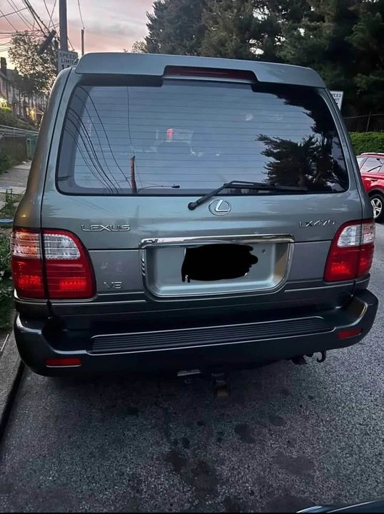 2001 Lexus LX 2nd Gen - Image 9 of 10