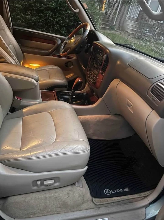 2001 Lexus LX 2nd Gen - Image 4 of 10
