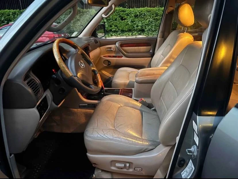 2001 Lexus LX 2nd Gen - Image 6 of 10