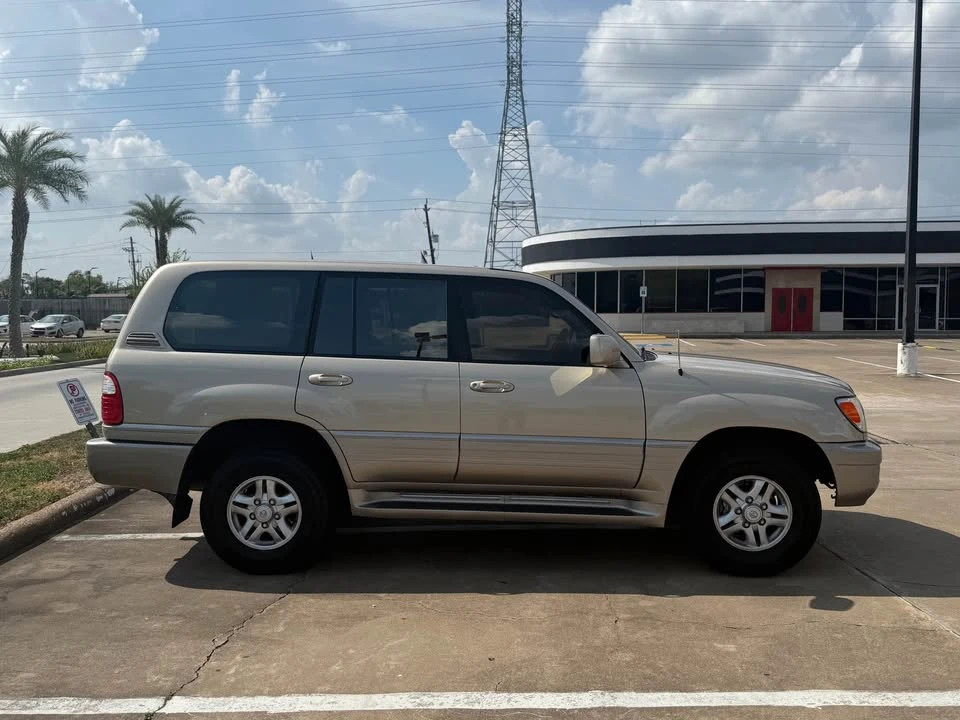 2001 Lexus LX 2nd Gen - Image 7 of 16