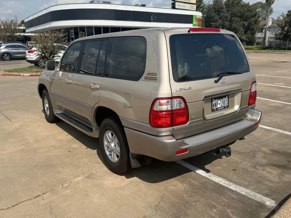 2001 Lexus LX 2nd Gen - Image 4 of 16