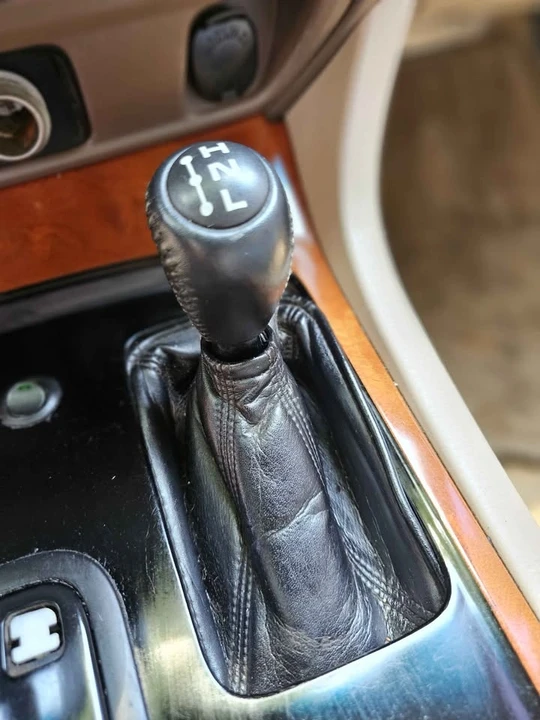 2001 Lexus LX 2nd Gen - Image 11 of 13