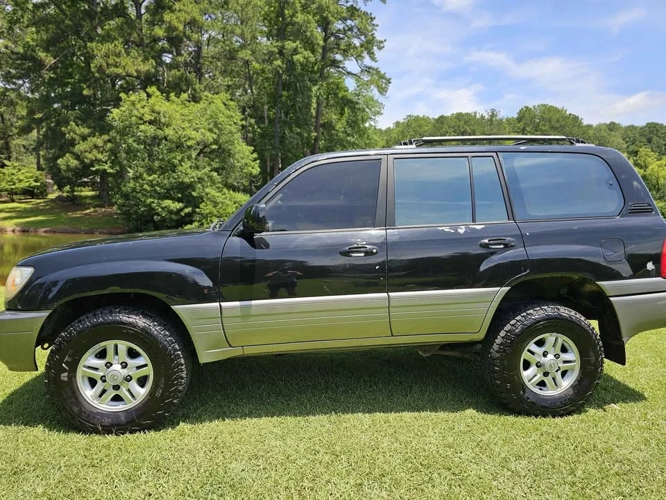 2001 Lexus LX 2nd Gen - Image 4 of 13