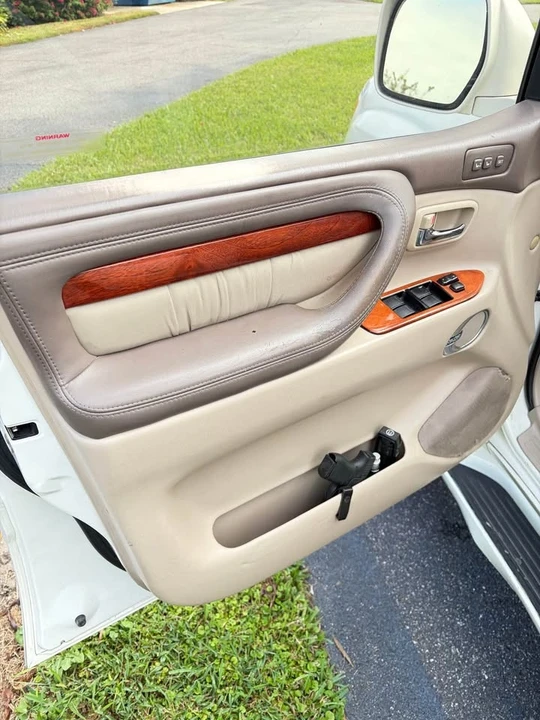 2001 Lexus LX 1st Gen - Image 11 of 14