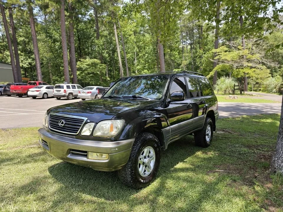 2001 Lexus LX 2nd Gen - Image 10 of 13
