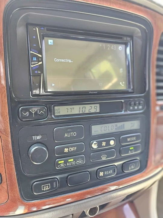2001 Lexus LX 2nd Gen - Image 8 of 13