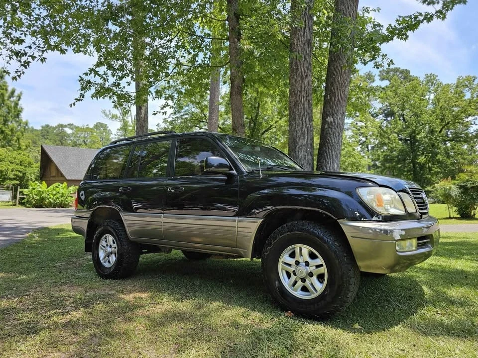 2001 Lexus LX 2nd Gen - Image 9 of 13