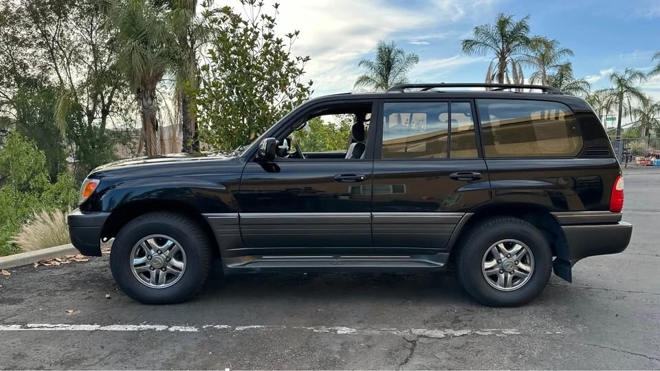 2001 Lexus LX 2nd Gen - Image 4 of 16