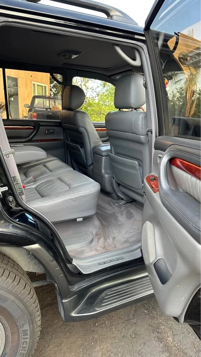 2001 Lexus LX 2nd Gen - Image 9 of 16